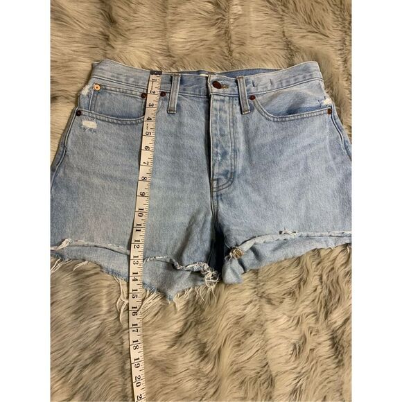 Madewell Curvy Relaxed Denim Shorts in Cedarcroft Wash Woman's Size 25 - Picture 8 of 10